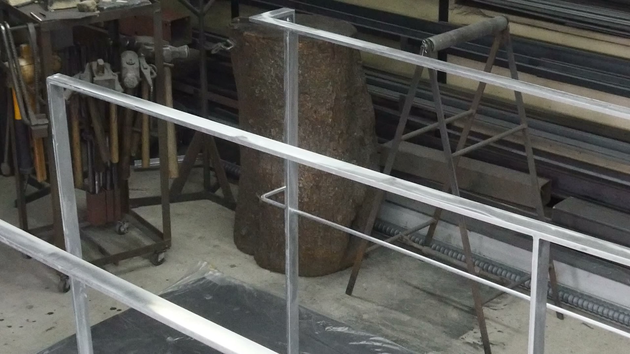 完成直前の手すり枠